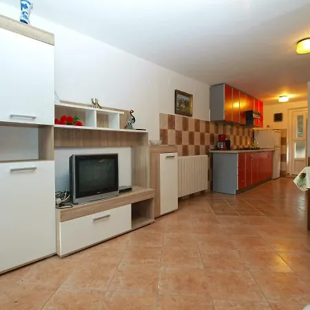 Lägenhet Valbandon 28 *