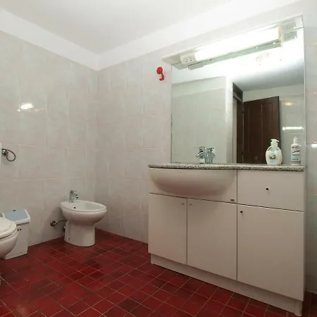 Lägenhet Valbandon 28